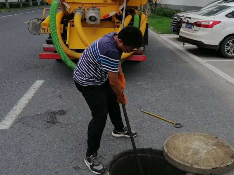 武汉周边高压清洗管道、化粪池吸污车清理、管道疏通
