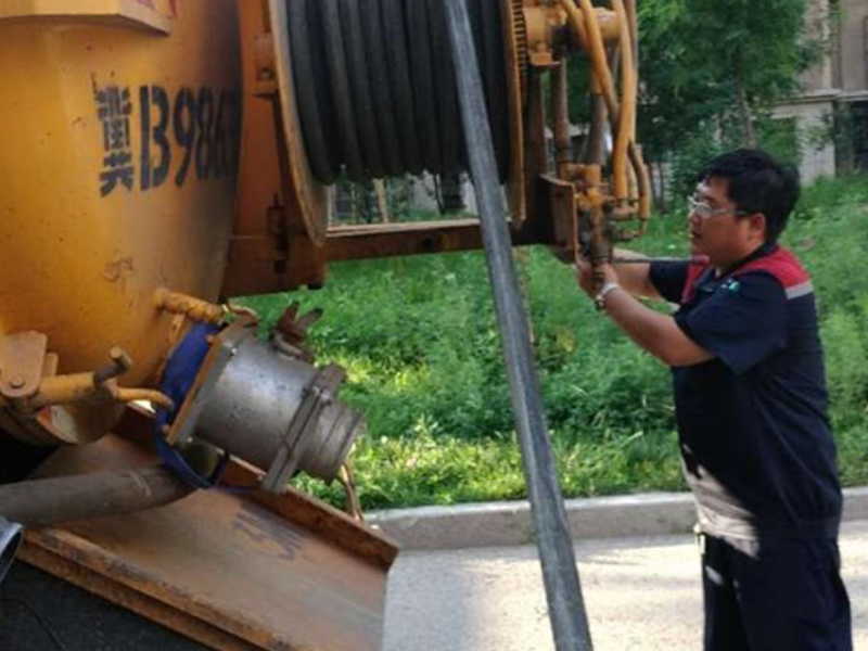 武汉三镇实价疏通抽粪清油池 高压清洗疏通室外下水道