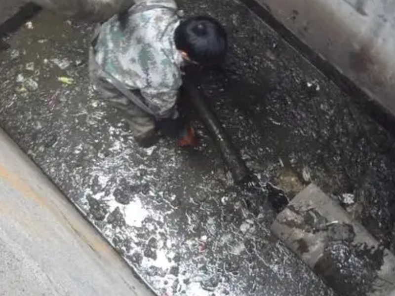 武汉市承包地下室排污池定期护理-化粪池满了吸粪