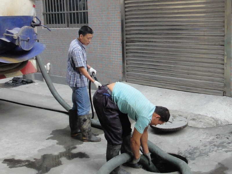 武汉汉口专业疏通公司无假期疏通下水道