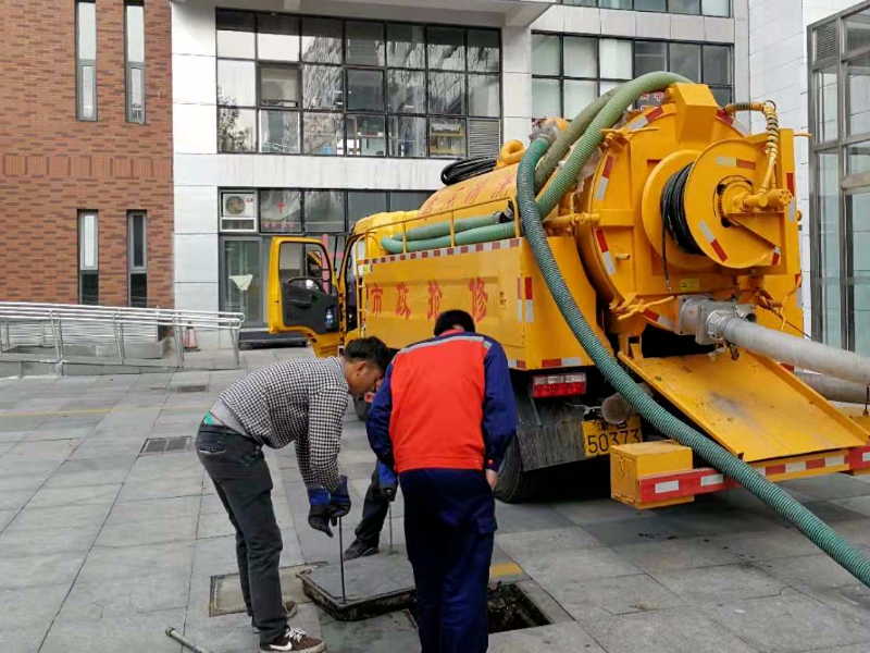 武汉大型管道疏通 高压清洗各种管道 吸粪清理化粪池